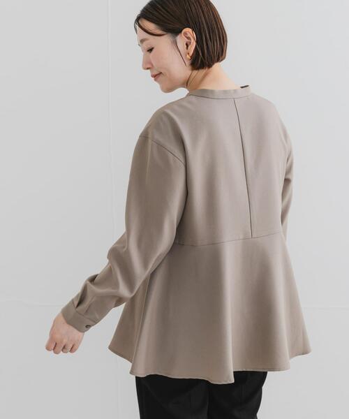 F by ROSSO（エフバイロッソ）の「『UR TECH SMOOTHLUXE』F by ROSSO　サイドペプラムブラウス（シャツ/ブラウス・レディース・チャコールグレー/ブラック/ベージュ・FREE）」の9枚目の写真