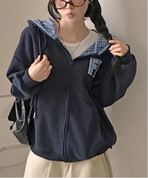 gossip!ロサンゼルス(ゴシップロサンゼルス)の「着回し力バツグン!ゆるっとラフな万能 フルジップ チェックバイカラールーズフィットクロップドパーカー羽織 UV対策 冷房対策Y2K(パーカー・レディース・ブラック/ライトグレー/グレー/ネイビー/ライトブルー/ベージュ・M)」の6枚目の写真
