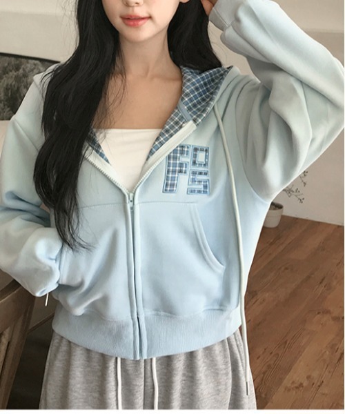 gossip!ロサンゼルス(ゴシップロサンゼルス)の「着回し力バツグン!ゆるっとラフな万能 フルジップ チェックバイカラールーズフィットクロップドパーカー羽織 UV対策 冷房対策Y2K(パーカー・レディース・ブラック/ライトグレー/グレー/ネイビー/ライトブルー/ベージュ・M)」の1枚目の写真