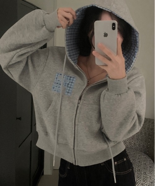 gossip!ロサンゼルス(ゴシップロサンゼルス)の「着回し力バツグン!ゆるっとラフな万能 フルジップ チェックバイカラールーズフィットクロップドパーカー羽織 UV対策 冷房対策Y2K(パーカー・レディース・ブラック/ライトグレー/グレー/ネイビー/ライトブルー/ベージュ・M)」の14枚目の写真
