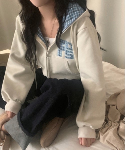 gossip!ロサンゼルス(ゴシップロサンゼルス)の「着回し力バツグン!ゆるっとラフな万能 フルジップ チェックバイカラールーズフィットクロップドパーカー羽織 UV対策 冷房対策Y2K(パーカー・レディース・ブラック/ライトグレー/グレー/ネイビー/ライトブルー/ベージュ・M)」の15枚目の写真