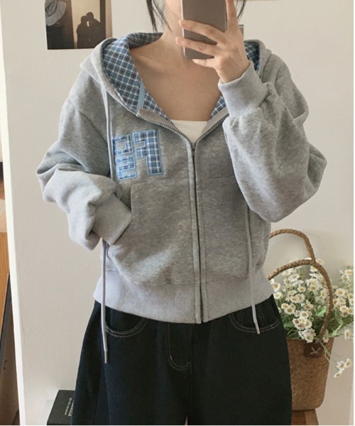 gossip!ロサンゼルス(ゴシップロサンゼルス)の「着回し力バツグン!ゆるっとラフな万能 フルジップ チェックバイカラールーズフィットクロップドパーカー羽織 UV対策 冷房対策Y2K(パーカー・レディース・ブラック/ライトグレー/グレー/ネイビー/ライトブルー/ベージュ・M)」の22枚目の写真