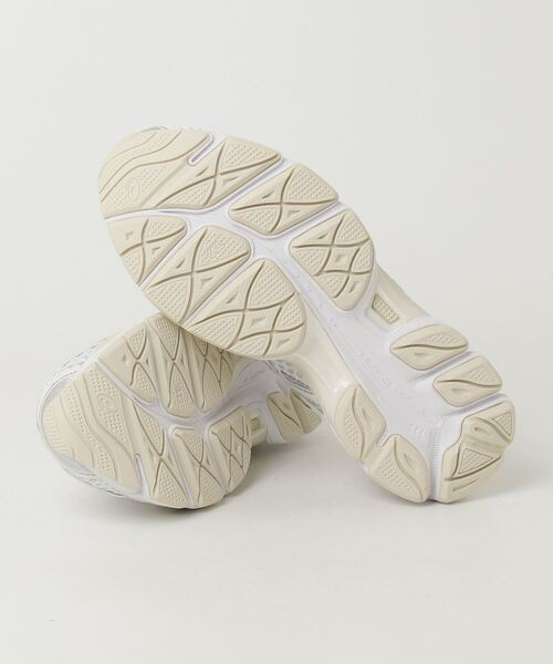 ASICS（アシックス）の「GEL-CUMULUS 16 / ゲルキュムラス 16（スニーカー・メンズ・ホワイト×シルバー・25.5/29/24/23.5/25/28.5/26/23/24.5/27.5/28/26.5/27）」の13枚目の写真