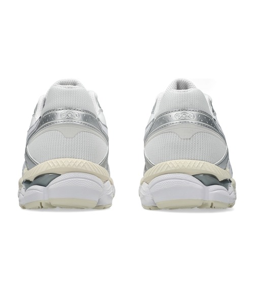 ASICS（アシックス）の「GEL-CUMULUS 16 / ゲルキュムラス 16（スニーカー・メンズ・ホワイト×シルバー・25.5/29/24/23.5/25/28.5/26/23/24.5/27.5/28/26.5/27）」の10枚目の写真