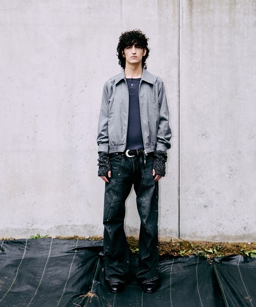 NVRFRGT（ネヴァーフォーゲット）の「別注 TWISTED CURVED LEG JEANS（デニムパンツ・メンズ・インディゴブルー/ブラック・1/2）」の3枚目の写真