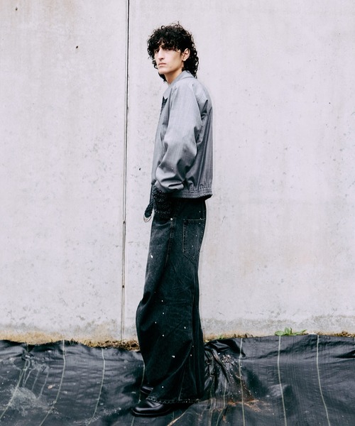 NVRFRGT（ネヴァーフォーゲット）の「別注 TWISTED CURVED LEG JEANS（デニムパンツ・メンズ・インディゴブルー/ブラック・1/2）」の4枚目の写真