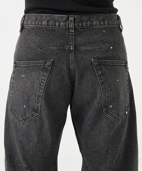 NVRFRGT（ネヴァーフォーゲット）の「別注 TWISTED CURVED LEG JEANS（デニムパンツ・メンズ・インディゴブルー/ブラック・1/2）」の12枚目の写真