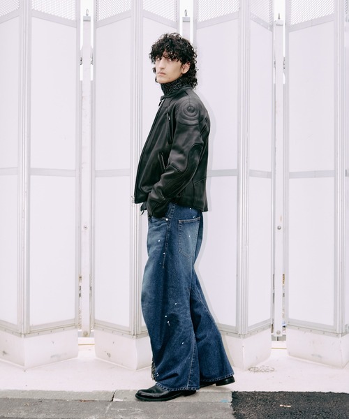 NVRFRGT（ネヴァーフォーゲット）の「別注 TWISTED CURVED LEG JEANS（デニムパンツ・メンズ・インディゴブルー/ブラック・1/2）」の16枚目の写真