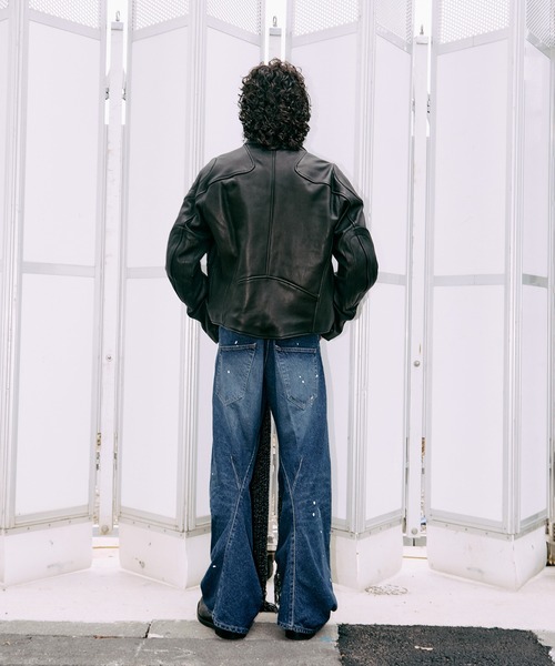 NVRFRGT（ネヴァーフォーゲット）の「別注 TWISTED CURVED LEG JEANS（デニムパンツ・メンズ・インディゴブルー/ブラック・1/2）」の17枚目の写真