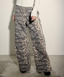 .KOM（ドットコム）の「『.KOM/ドットケーオーエム』サイドライン迷彩＆ヒョウ柄ワイドパンツ【CN】【Z】（スラックス）」