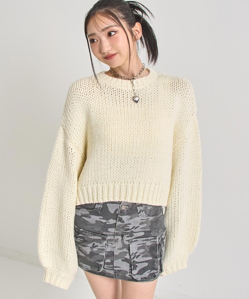 ANAP(アナップ)の「ロービング 天竺 ショート丈 ルーズシルエット ニット(ニット/セーター・レディース・アイボリー/ダークグレー/レッド・F)」の4枚目の写真