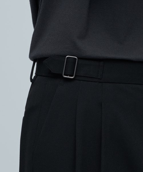 MUSINSA STANDARD（ムシンサスタンダード）の「サイドアジャストツーピンタックワイドスラックス[ブラック]（スラックス・メンズ・その他・34/31/33/26/27/28/29）」の4枚目の写真