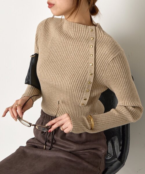 Jena espace merveilleux（ジェナ　エスパスメルヴェイユ）の「【インナーにも◎】金ボタンリブニット（ニット/セーター・レディース・アイボリー/レッド/ブラック/ベージュ・FREE）」の3枚目の写真
