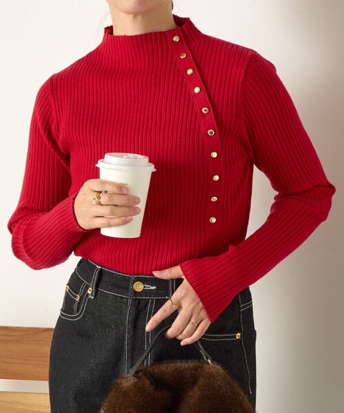 Jena espace merveilleux（ジェナ　エスパスメルヴェイユ）の「【インナーにも◎】金ボタンリブニット（ニット/セーター・レディース・アイボリー/レッド/ブラック/ベージュ・FREE）」の4枚目の写真