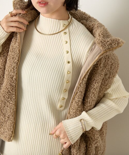 Jena espace merveilleux（ジェナ　エスパスメルヴェイユ）の「【インナーにも◎】金ボタンリブニット（ニット/セーター・レディース・アイボリー/レッド/ブラック/ベージュ・FREE）」の2枚目の写真