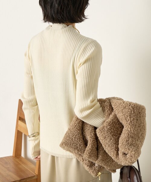 Jena espace merveilleux（ジェナ　エスパスメルヴェイユ）の「【インナーにも◎】金ボタンリブニット（ニット/セーター・レディース・アイボリー/レッド/ブラック/ベージュ・FREE）」の5枚目の写真