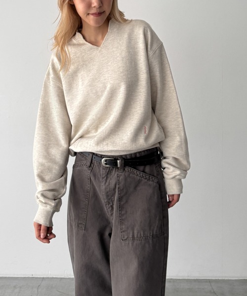 CANAL JEAN（キャナルジーン）の「HARING　キーネック刺繍トレーナー（スウェット・レディース・オートミール/ネイビー/サックスブルー/レッド・ONE SIZE）」の19枚目の写真