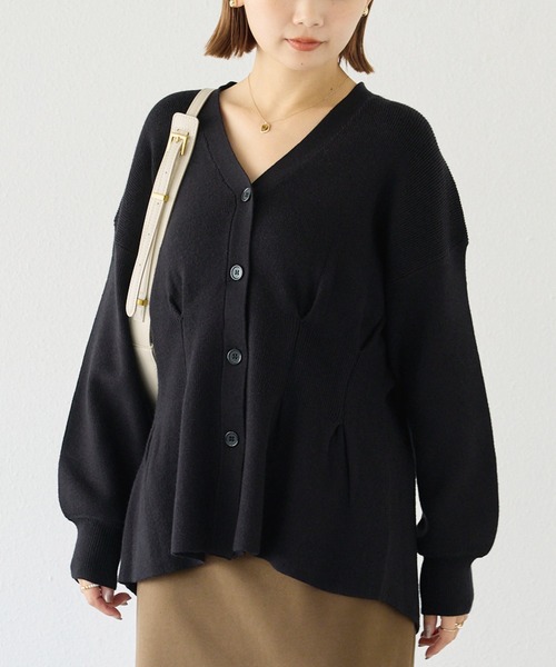 LAVEANGE（ラビアンジェ）の「【洗える】ウエストタックニットカーデ（カーディガン/ボレロ・レディース・ブラック/チャコールグレー/ピンク・F/3L/4L）」の2枚目の写真