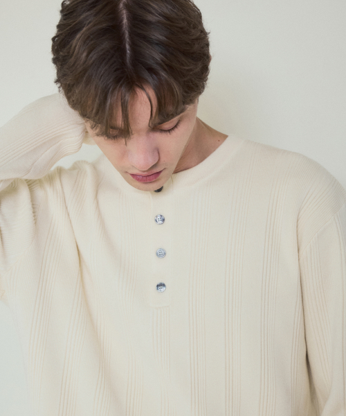 WEDNESDAY OASIS（ウェンズデーオアシス）の「オールウェイズリブドヘンリーネックウォッシャブルニット_Ivory(WC25_KN04)（ニット/セーター・メンズ・アイボリー・MEDIUM/LARGE）」の3枚目の写真
