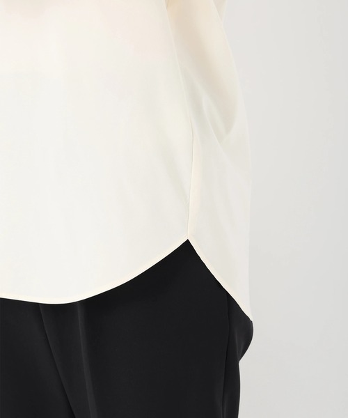 STRAWBERRY-FIELDS(ストロベリーフィールズ)の「ミルキータフタ*フローラクロス_袖コンシャスシャツブラウス(シャツ/ブラウス・レディース・キナリ/ブラック・2)」の4枚目の写真