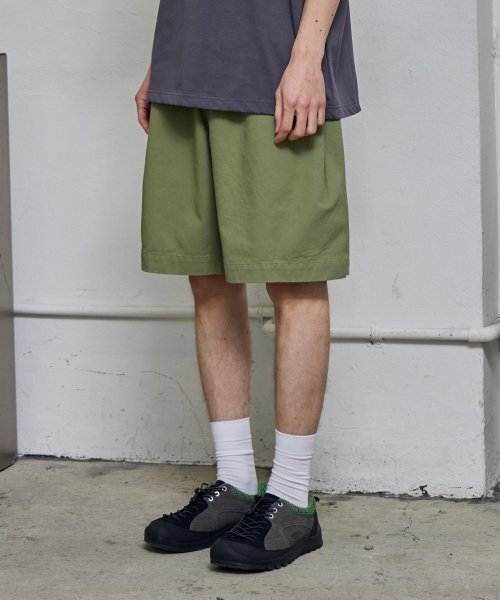 BALLUTE(バリュート)の「ヴェニスサイドタックコットンショーツ(オリーブ)(その他パンツ・メンズ・その他・MEDIUM/LARGE)」の1枚目の写真