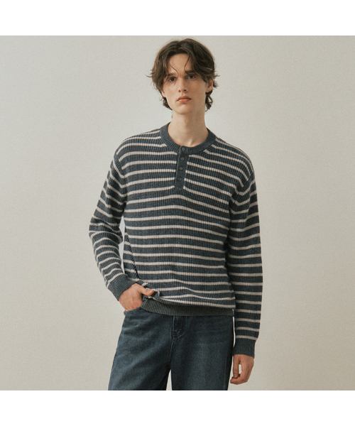 WEDNESDAY OASIS(ウェンズデーオアシス)の「オールウェイズヘアリーストライプヘンリーネックウールニット4COLOR(WC25-KN55)(ニット/セーター・メンズ・オートミール/ネイビー/ブラウン/ダークグレー・MEDIUM/LARGE)」の2枚目の写真
