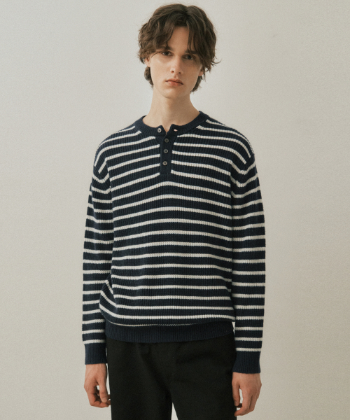 WEDNESDAY OASIS(ウェンズデーオアシス)の「オールウェイズヘアリーストライプヘンリーネックウールニット4COLOR(WC25-KN55)(ニット/セーター・メンズ・オートミール/ネイビー/ブラウン/ダークグレー・MEDIUM/LARGE)」の9枚目の写真