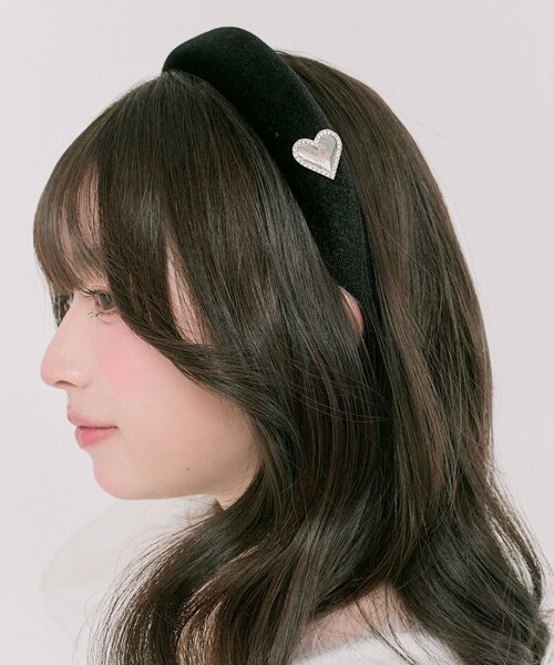 OLIVE des OLIVE（オリーブデオリーブ）の「ロゴハートベロアカチューシャ（ネックレス・レディース・ブラック・FREE）」の2枚目の写真