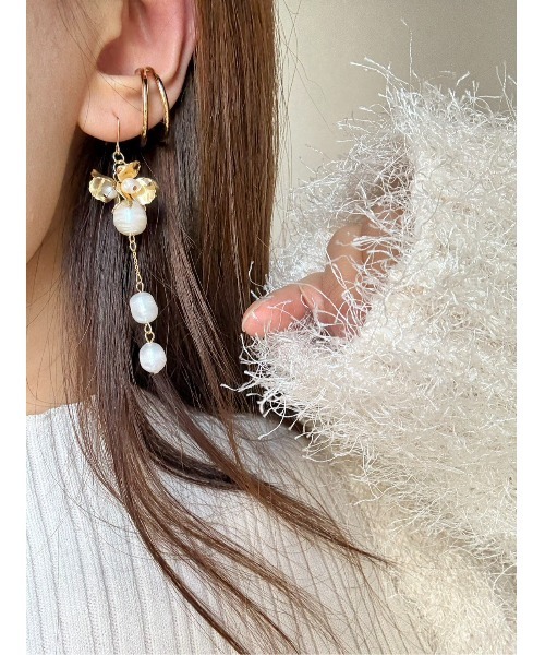tone(トーン)の「【SOARM】メタルフラワー×淡水パールロングピアス/K16GP、本ロジウム(MA)(ピアス(両耳用)・レディース・ゴールド/シルバー・FREE)」の21枚目の写真