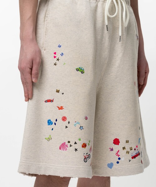 Maison MIHARA YASUHIRO(メゾンミハラヤスヒロ)の「Kids Sticker Printed Sweat Shorts(スウェットパンツ・メンズ・ブラック/ホワイト・44/46)」の8枚目の写真