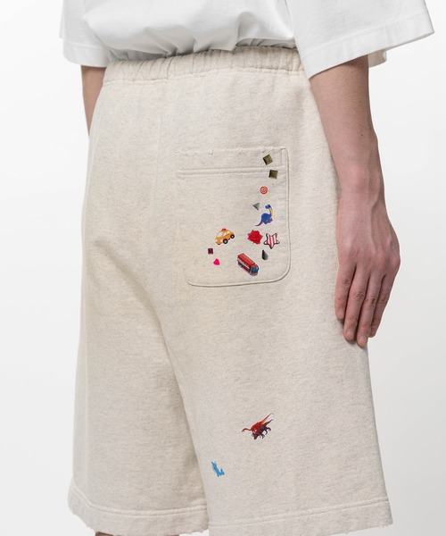 Maison MIHARA YASUHIRO(メゾンミハラヤスヒロ)の「Kids Sticker Printed Sweat Shorts(スウェットパンツ・メンズ・ブラック/ホワイト・44/46)」の9枚目の写真