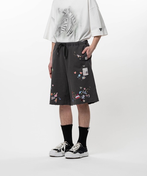 Maison MIHARA YASUHIRO(メゾンミハラヤスヒロ)の「Kids Sticker Printed Sweat Shorts(スウェットパンツ・メンズ・ブラック/ホワイト・44/46)」の12枚目の写真