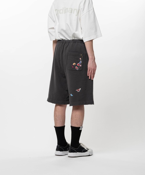 Maison MIHARA YASUHIRO(メゾンミハラヤスヒロ)の「Kids Sticker Printed Sweat Shorts(スウェットパンツ・メンズ・ブラック/ホワイト・44/46)」の13枚目の写真