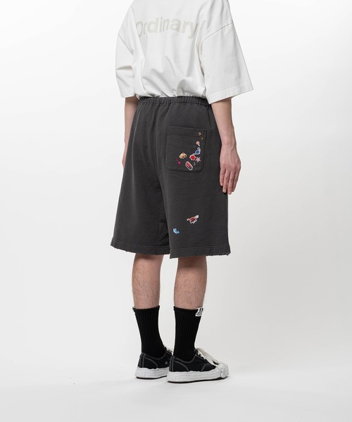 Maison MIHARA YASUHIRO(メゾンミハラヤスヒロ)の「Kids Sticker Printed Sweat Shorts(スウェットパンツ・メンズ・ブラック/ホワイト・44/46)」の14枚目の写真