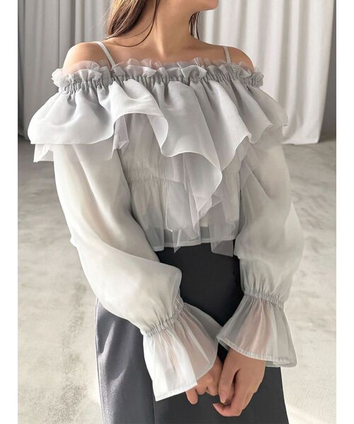 MERCURYDUO（マーキュリーデュオ）の「オフショルラッフルブラウス（シャツ/ブラウス・レディース・アイボリー/ピンク/ミント・FREE）」の2枚目の写真