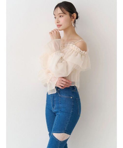 MERCURYDUO（マーキュリーデュオ）の「オフショルラッフルブラウス（シャツ/ブラウス・レディース・アイボリー/ピンク/ミント・FREE）」の16枚目の写真