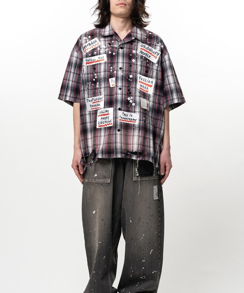 Maison MIHARA YASUHIRO(メゾンミハラヤスヒロ)の「Embellished Sticker Short Sleeve Check Shirt(シャツ/ブラウス・メンズ・ブラック/ピンク・46/44)」の4枚目の写真