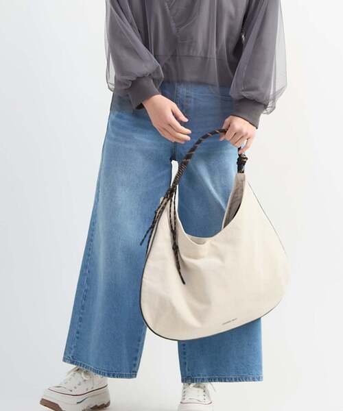 CONVERSE TOKYO(コンバーストウキョウ)の「ROPE HANDLE LINEN SHOULDER BAG(ショルダーバッグ・レディース・ブラウン/ブラック・FREE)」の4枚目の写真