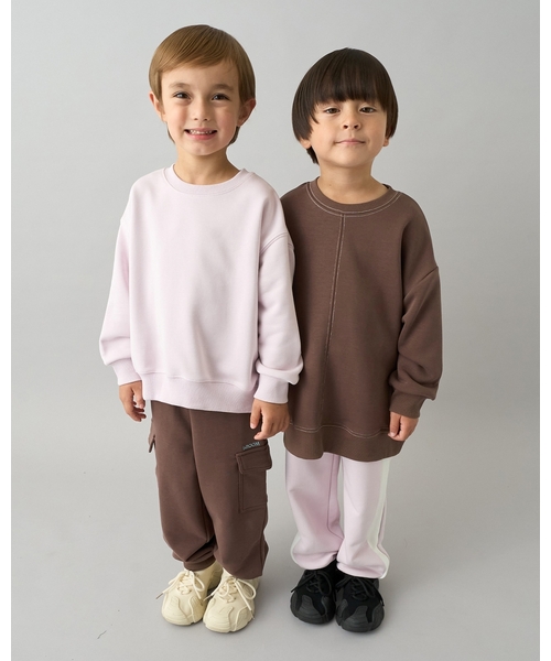 b・ROOM（ビールーム）の「【デイリースタンダードウェアシリーズ】【吸水速乾】ぷくっとオーバーサイズの配色ステッチスウェット（スウェット・キッズ・オフホワイト/トップグレー/パープル/ダークブラウン/ブラック/ブルーグレー/ライトピンク・150cm/130cm/100cm/140cm/120cm/110cm）」の16枚目の写真