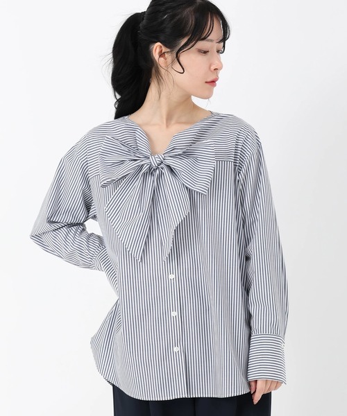 STRAWBERRY-FIELDS（ストロベリーフィールズ）の「シルキーストライプ/シルキーブロード_ボウタイシャツ（シャツ/ブラウス・レディース・ストライプ/ホワイト・2）」の2枚目の写真