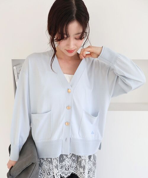 le.coeur blanc（ルクールブラン）の「ウォッシャブル刺繍Vネックカーデ（カーディガン/ボレロ・レディース・イエロー/ホワイト系その他/サックスブルー/ネイビー・38）」の5枚目の写真