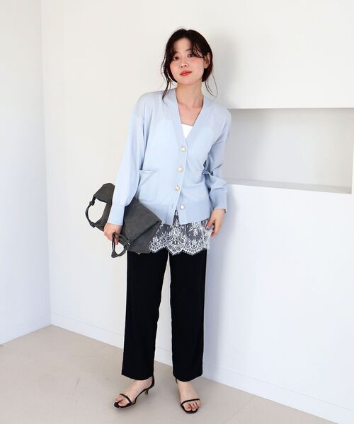 le.coeur blanc（ルクールブラン）の「ウォッシャブル刺繍Vネックカーデ（カーディガン/ボレロ・レディース・イエロー/ホワイト系その他/サックスブルー/ネイビー・38）」の10枚目の写真