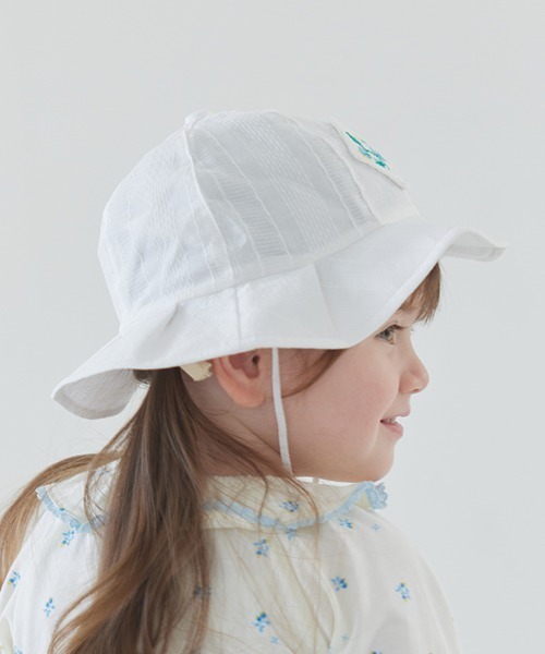 moimoln（モイモルン）の「アイレットフラワーバケットハット・帽子（ハット・キッズ・アイボリー・46cm/48cm/50cm/52cm）」の2枚目の写真