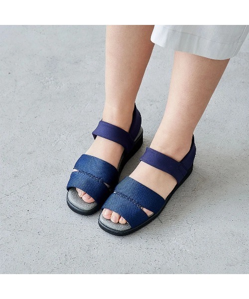 D'ICI(ディッシィ)の「ストレッチフィットサンダル(サンダル・レディース・ブラック/カーキ・24.5cm/24cm/23.5cm/23cm/22.5cm/22cm)」の13枚目の写真