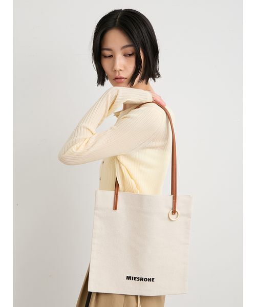 MIESROHE(ミースロエ)の「ロゴ刺繍トートバッグ(トートバッグ・レディース・アイボリー/ブラック/キャメル/レッド・F)」の3枚目の写真