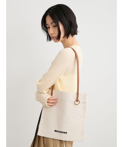 MIESROHE(ミースロエ)の「ロゴ刺繍トートバッグ(トートバッグ・レディース・アイボリー/ブラック/キャメル/レッド・F)」の5枚目の写真