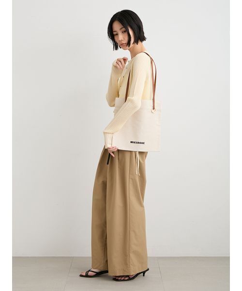 MIESROHE(ミースロエ)の「ロゴ刺繍トートバッグ(トートバッグ・レディース・アイボリー/ブラック/キャメル/レッド・F)」の11枚目の写真