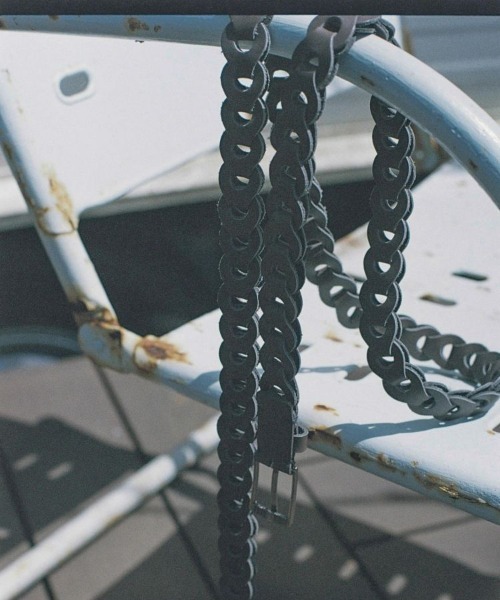 LIDNM（リドム）の「Llife LEATHER CHAIN BELT（ベルト・メンズ・グレー系その他/ブラウン系その他/ブラウン系その他2・FREE）」の2枚目の写真