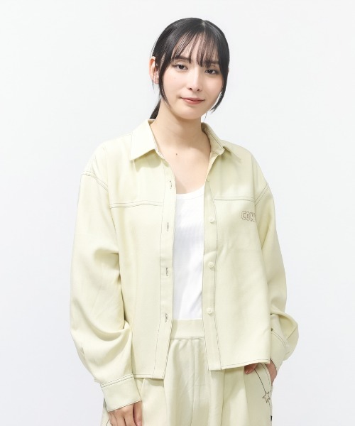 CONVERSE(コンバース)の「コンバース SYNTHETIC DENIM SHIRT L シンセティックデニムシャツ(シャツ/ブラウス・レディース・オフホワイト/ネイビー/ブラック・M/L)」の2枚目の写真