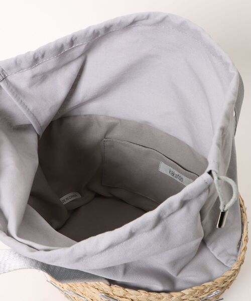 kakatoo（カカトゥ）の「カカトゥ kakatoo / ラフィアブレードリボンバッグ カゴバッグ（かごバッグ・レディース・ブラック/シルバー・FREE）」の5枚目の写真